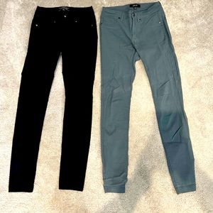 2 pairs of women’s jeggings